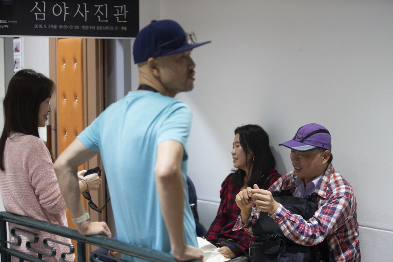 한성 심야사진관 운영